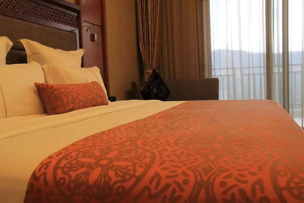 Ramada Plaza Xishuangbanna Hotel Room photo